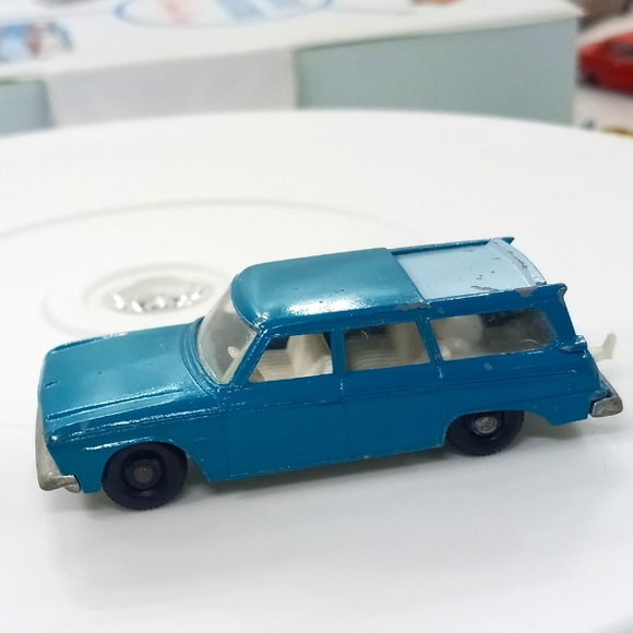 Vintage 1965 Lesney Matchbox Studebaker Lark Wagonaire Series #42 - Picture 2 of 9